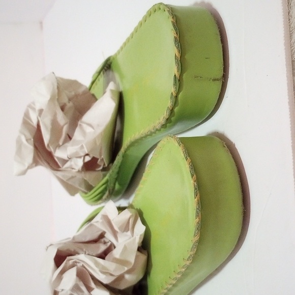 Gianni Bini Lime Green leather strap sandals. Stitched design. Size 8 - Picture 8 of 9